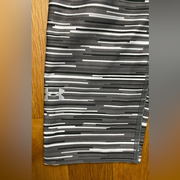 Under Armour HeatGear Compression Capri Leggings Abstract Stripe Size XS - Picture 6 of 6